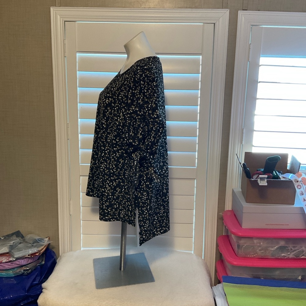 CeCe Black and White Patterned Blouse - image 5